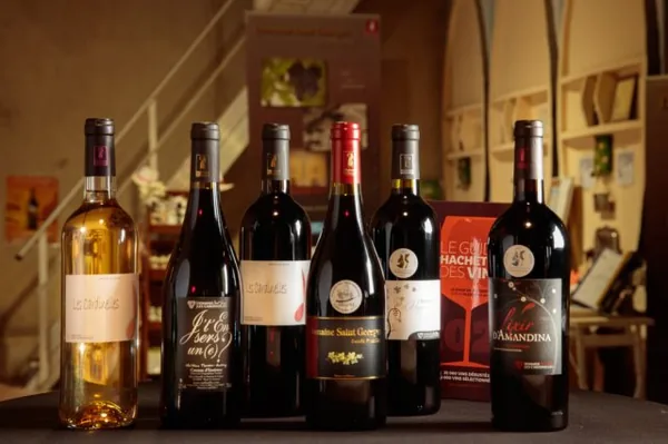 Bouteille de St Georges Prestige — DOMAINE SAINT GEORGES LES CARDINELLES, vin rouge